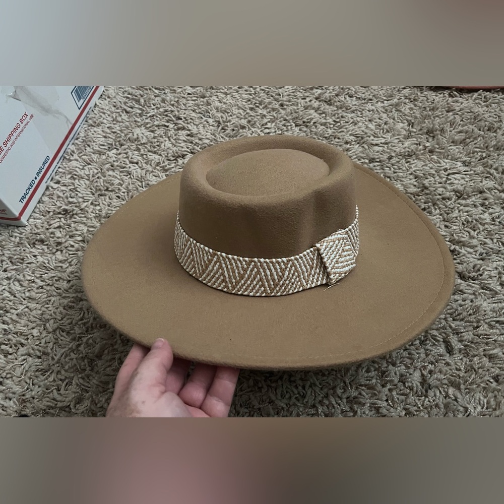 New with tags women’s felt brown tan khaki hat